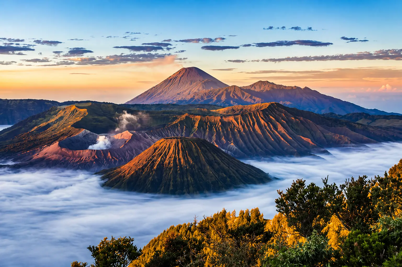 Eksotisme Lautan Pasir dan Kawah Bromo sebagai Destinasi Utama Jawa Timur