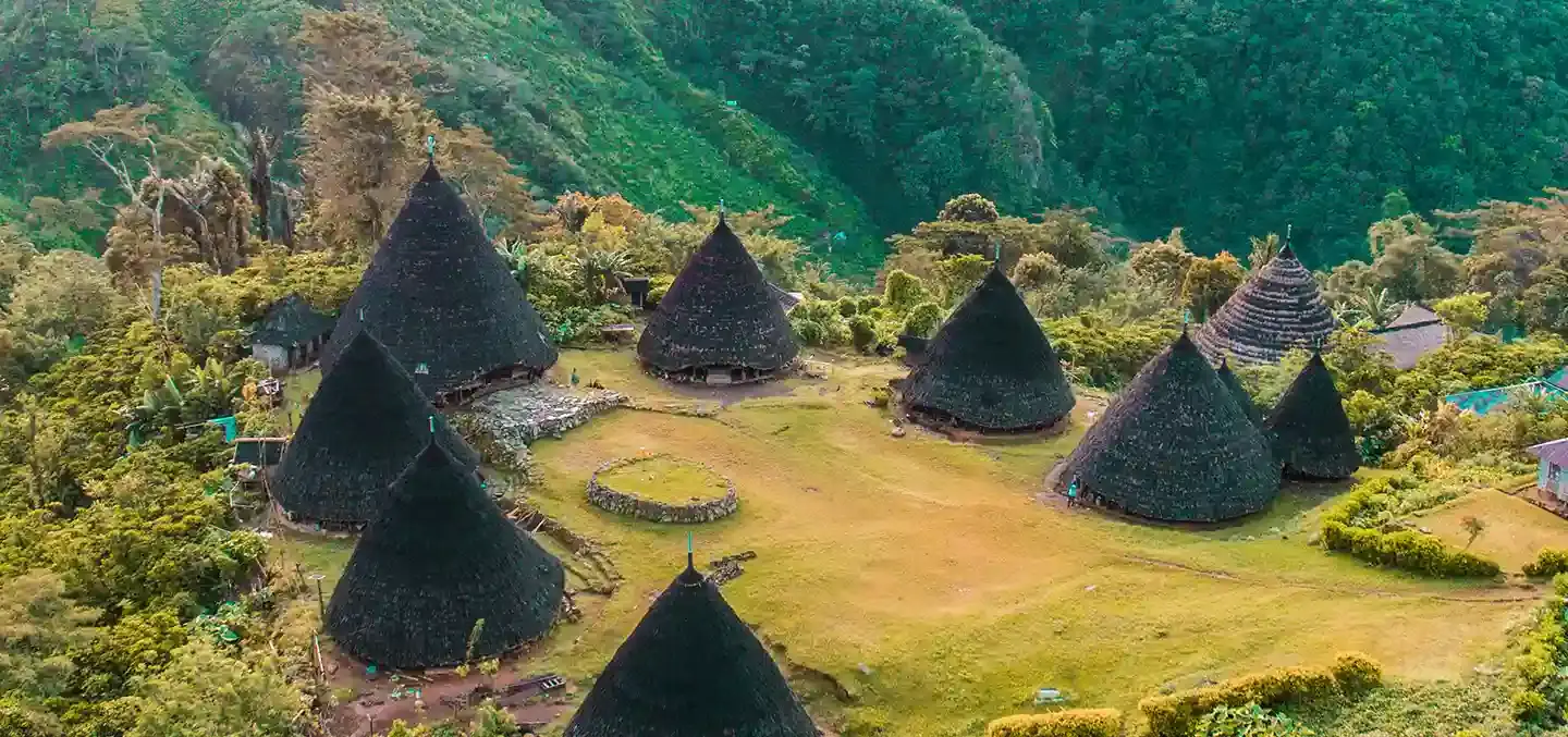 Wae Rebo: Desa Kerucut di Atas Awan Flores yang Bikin Betah